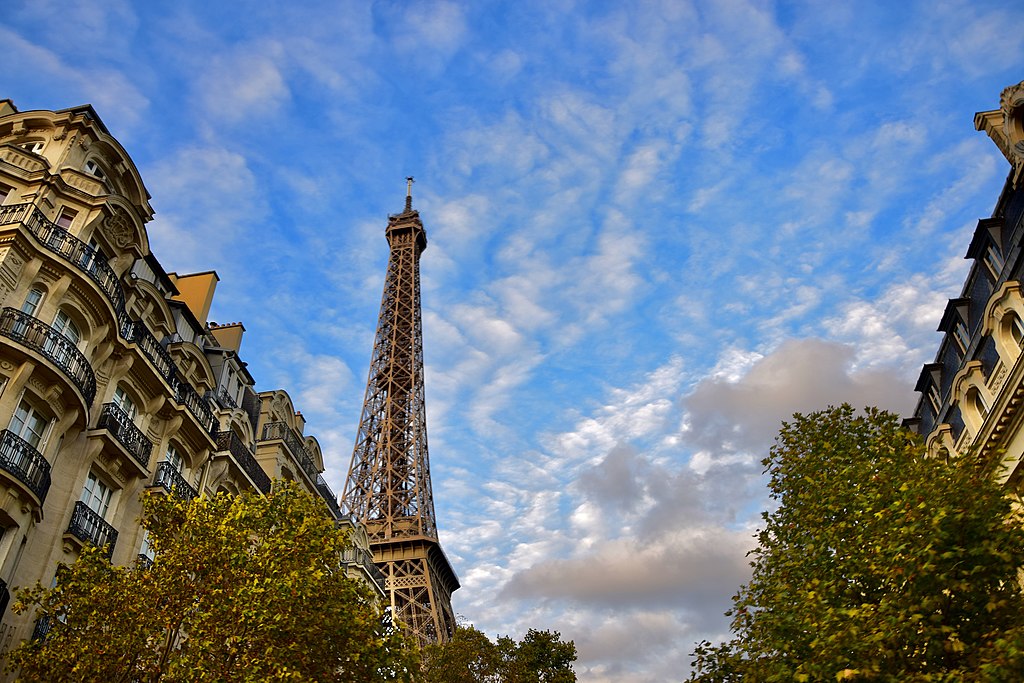 Eiffel Tower - Wikipedia